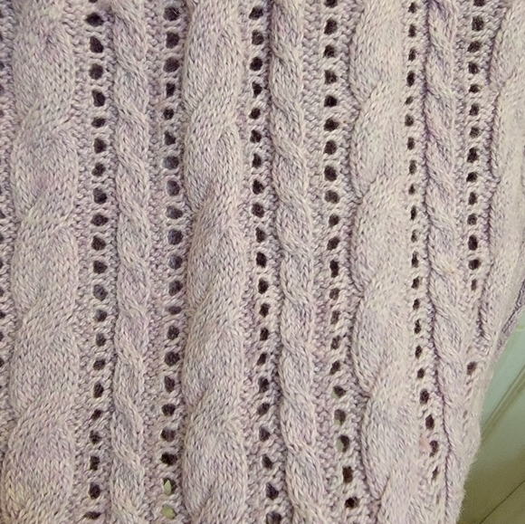 American Eagle Sweater Women Lilac, Knit, 3/4 sleeves and Scoop Neck Size XS - Picture 3 of 10